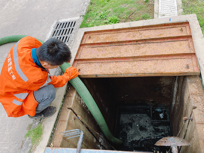 龙泉抽化粪池